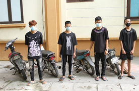 Triệu tập nhóm thanh thiếu niên cầm chổi 'trêu' cán bộ chốt kiểm dịch ở Yên Bái