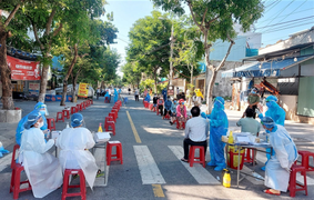 Đà Nẵng thí điểm cho người dân ở ‘vùng đỏ’ tự test nhanh COVID-19 tại nhà