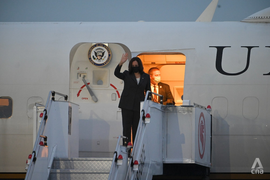 Phó Tổng thống Mỹ lên đường đến Việt Nam sau hơn 3 tiếng chậm lịch trình