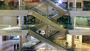 Indonesia cho hàng quán mở lại khi số ca COVID-19 giảm và tỷ lệ tiêm chủng tăng