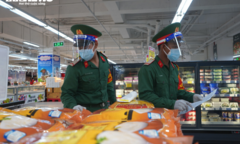 Ảnh: Những vị 'khách đặc biệt' của siêu thị ở TP.HCM ngày siết chặt giãn cách