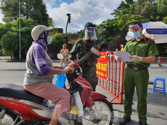 TP.HCM đổi giấy đi đường mới từ 0h ngày 25/8