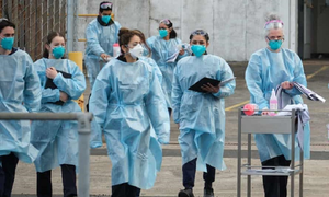 Dỡ hạn chế sau khi tiêm chủng 80%, 25.000 người Australia vẫn có thể thiệt mạng