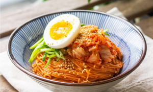 Cách làm mỳ trộn lạnh Hàn Quốc chuẩn vị 