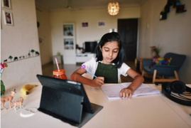 1001 chuyện dở khóc dở cười khi học online của học sinh Ấn Độ