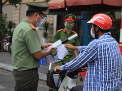 Hà Nội yêu cầu kiểm tra, giám sát chặt chẽ việc cấp giấy đi đường