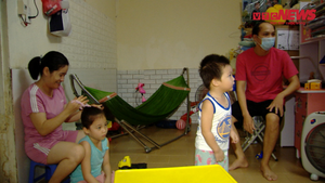 Video: Chủ nhà trọ giảm giá thuê nhà cho người lao động mất việc ở Hà Nội