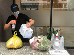 ‘Đi chợ hộ’ ở TP.HCM: Được miễn phí ship, các chung cư hỗ trợ bài bản