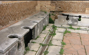 Loạt nhà vệ sinh khiến nhiều người thà cắn răng nhịn chứ nhất quyết không dùng