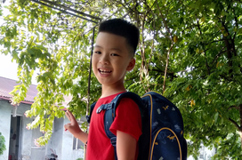 Phụ huynh cho con học lớp 1 ở quê để được đến trường