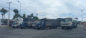 Sau chỉ đạo của Bộ trưởng GTVT, xe tải luồng xanh vẫn ùn ứ ở cửa ngõ Cần Thơ