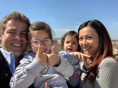 Hoa hậu Ngô Mỹ Uyên ở nhà dát vàng, lấy chồng giáo sư Italy giờ ra sao?