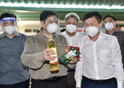 Thủ tướng 'mắt thấy tai nghe' công tác chống dịch tại Bình Dương