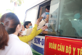 64 y, bác sĩ Quảng Nam và Quảng Ngãi lên đường vào TP.HCM hỗ trợ chống dịch