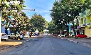 Ảnh: Hàng quán đóng cửa, đường phố vắng vẻ ngày đầu Pleiku thực hiện Chỉ thị 16