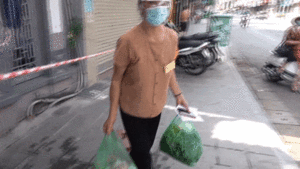Video: Hội phụ nữ đi chợ giúp dân những ngày giãn cách