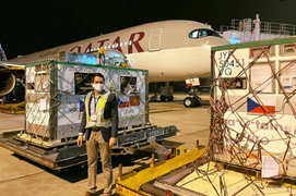 250.800 liều vaccine CH Séc viện trợ Việt Nam về tới Hà Nội