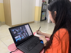 Phụ huynh nháo nhào mua cho con học online, thị trường máy tính lên cơn sốt