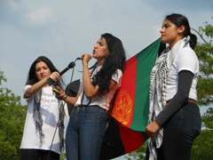 Phụ nữ Afghanistan đốt quần jean, chấp nhận sự cai trị của Taliban