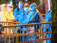 Ảnh: Hà Nội di dời khẩn cấp người dân ra khỏi ổ dịch Thanh Xuân Trung