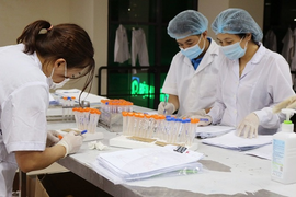 Thêm 8 người Hà Nội nhiễm nCoV, ổ dịch quận Thanh Xuân tiếp tục ghi nhận F0