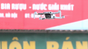 Video: Dùng flycam giám sát các khu vực cách ly tại Mê Linh, Hà Nội