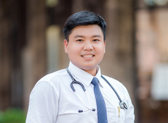 Bác sĩ mắc COVID-19: Với lương tri thầy thuốc, tôi phải ở lại cứu bệnh nhân