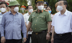 Ảnh: Bí thư, Chủ tịch Hà Nội thị sát chốt kiểm soát dịch 'vùng đỏ'