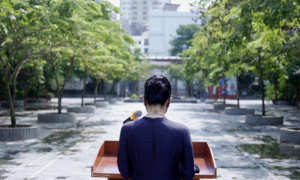 Xúc động hình ảnh cô hiệu phó đọc diễn văn ở lễ khai giảng không bóng học sinh