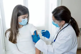 Lý do phản ứng phụ sau 2 mũi vaccine COVID-19 có thể khác nhau