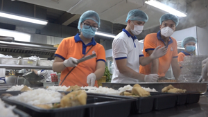 Video: Chương trình 'Bếp Thạch Sanh' với những suất cơm 0 đồng