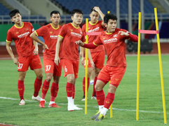 Bùi Tiến Dũng trở lại, tuyển Việt Nam rèn quân chuẩn bị đấu Australia