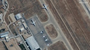 Chặn 4 máy bay sơ tán Mỹ cất cánh, Taliban muốn Washington trao thêm lợi ích