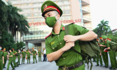 650 học viên cảnh sát xuất quân vào miền Nam chống dịch