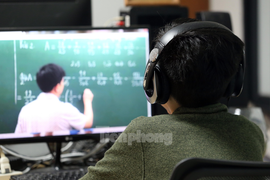 Kiến nghị cấp phổ thông học qua truyền hình, đại học học trực tuyến