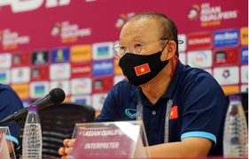 HLV Park Hang Seo: Tuyển Australia rất mạnh, không chỉ biết tạt bổng