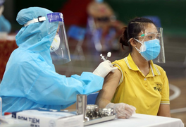 Đề xuất người tiêm 2 mũi vaccine COVID-19 được đi lại: Thứ trưởng Y tế nói gì?