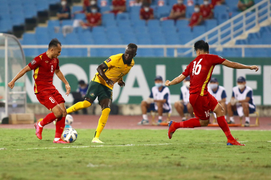 Video: Trọng tài tham khảo VAR, từ chối phạt đền của tuyển Việt Nam