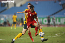 Văn Toàn dùng độc chiêu trị hậu vệ cao gần 2m, thủ môn Ngoại hạng Anh hú vía