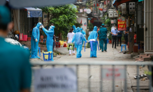 Ảnh: Hà Nội phong tỏa khu dân cư 800 người sau khi phát hiện 4 ca mắc COVID-19