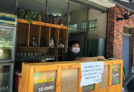 TP.HCM: Phí giao hàng qua ứng dụng tăng vọt, 400m 'ship' 40.000 đồng