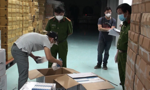 Bắt giữ gần 9.600 hộp thuốc Trung Quốc được quảng cáo chữa COVID-19