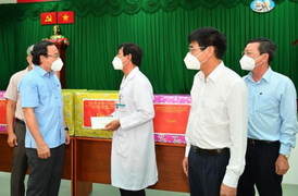 Bí thư Thành ủy TP.HCM thăm Bệnh viện Điều trị COVID-19 Cần Giờ