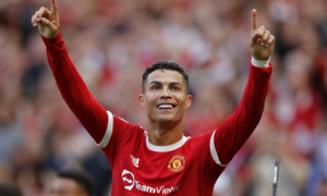 Ronaldo: 'Cổ động viên Man Utd giúp tôi bớt lo lắng' 