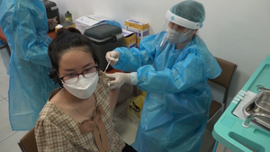 Video: Hơn 1.000 phụ nữ mang thai tiêm vaccine phòng COVID-19