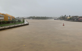 Lũ trên các sông ở Quảng Ngãi đang lên, Quảng Nam cảnh báo lũ quét ở miền núi