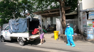 Video: Vận động F0 không đủ điều kiện điều trị tại nhà về cơ sở cách ly