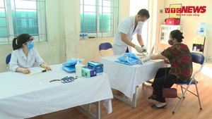 Video: Cận cảnh trạm y tế lưu động ở Hà Nội