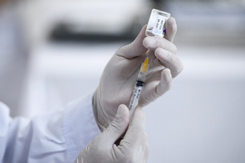 Bộ trưởng Y tế: Sẽ mua vaccine COVID-19 cho trẻ từ 5 tuổi trở lên