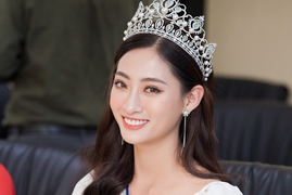 Những nàng Hậu sở hữu trình ngoại ngữ 'siêu đỉnh'